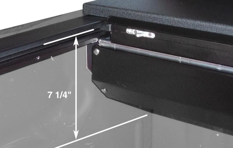 Roll-N-Lock 22-26 Toyota Tundra 5ft 6in Bed M-Series Manual Retractable Tonneau Cover - product image